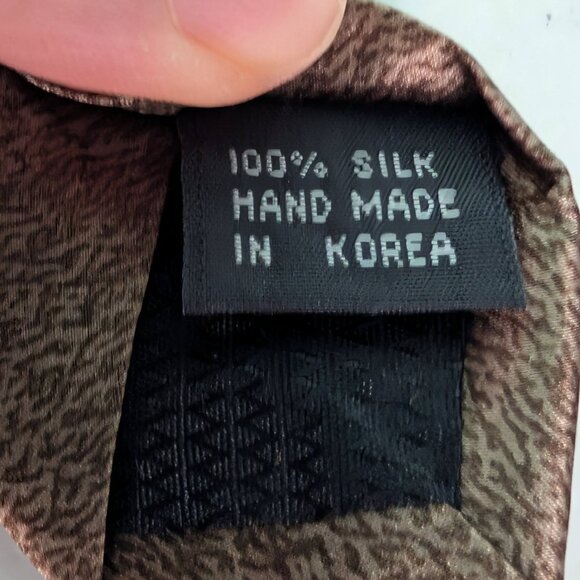 Alexander Julian Multi Pattern Geometric Shape 100 % Silk Handmade Necktie - Picture 3 of 10